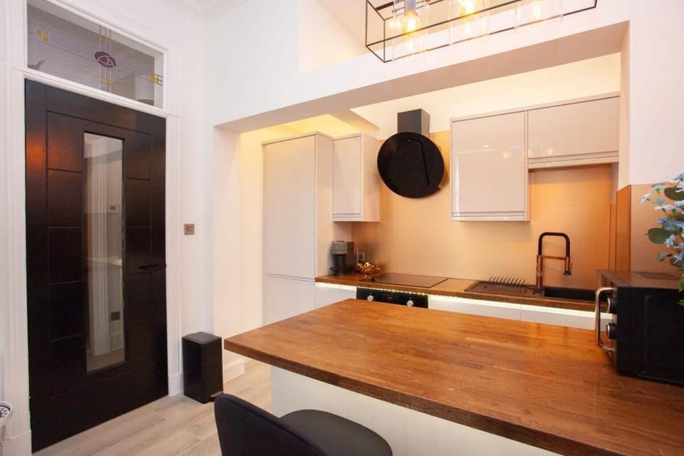 Stunning Flat in West End Location Apartment in Glasgow
