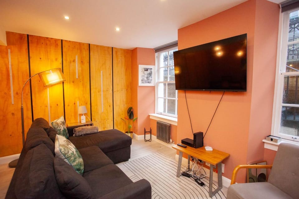 Beautiful 2 Bed Flat with a Private Terrace Apartment in Glasgow