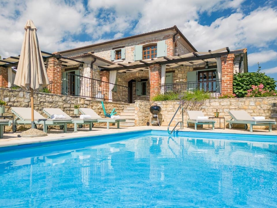 Swimming pool, sunbed