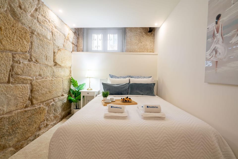Bed, Food and drinks, Photo of the whole room, Bedroom, Food