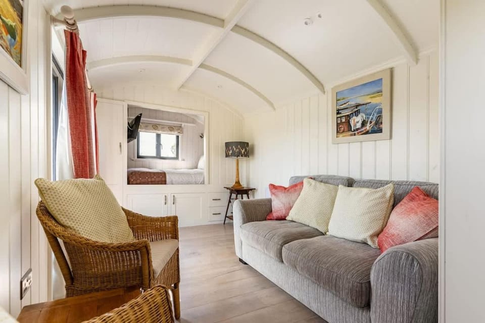Unique Double Shepherd's Hut Hideaway - Pembrokeshire House in Nolton and Roch