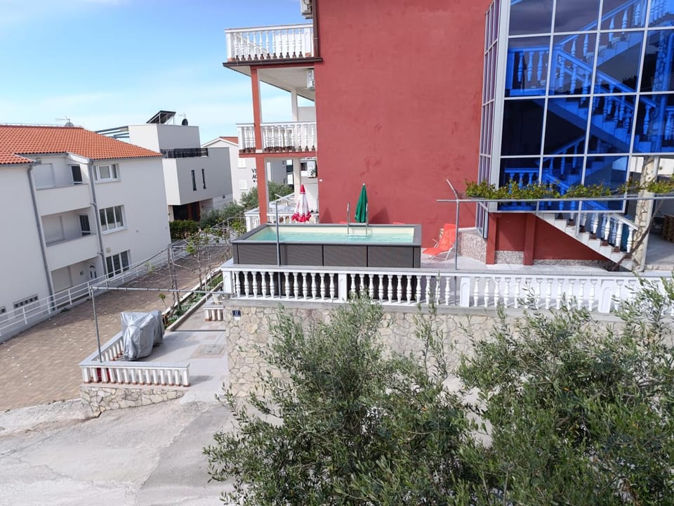 Property building, Swimming pool