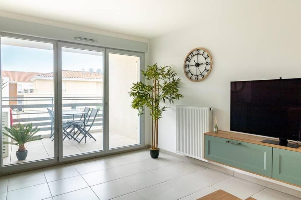 Communal lounge/ TV room, TV and multimedia