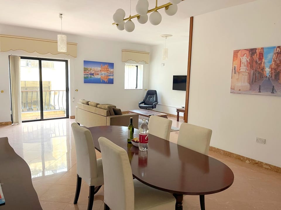Living room, Dining area