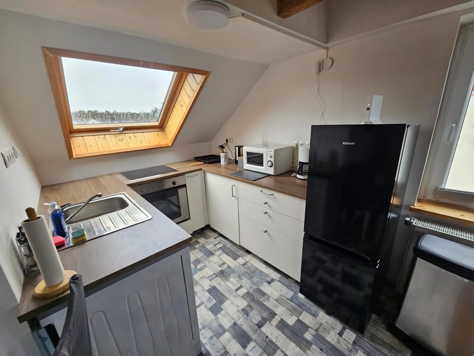 Coffee/tea facilities, Kitchen or kitchenette, dishwasher, oven, stove