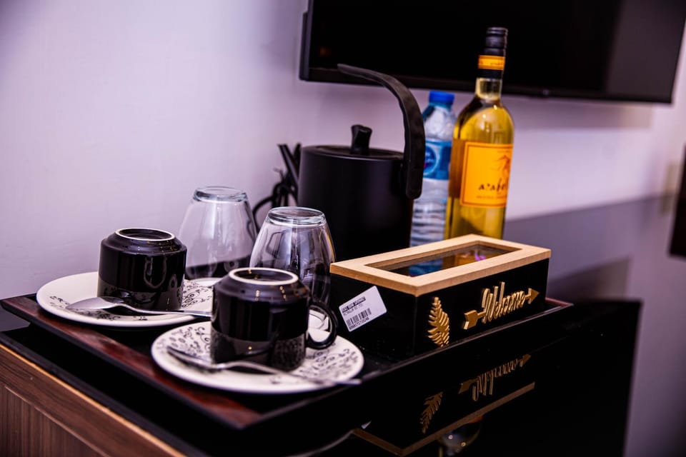 Coffee/tea facilities, Food and drinks
