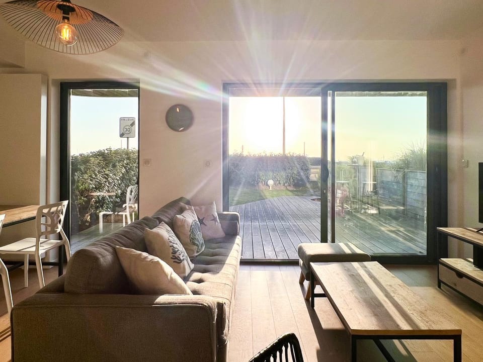 Communal lounge/ TV room, Balcony/Terrace, Living room, Seating area