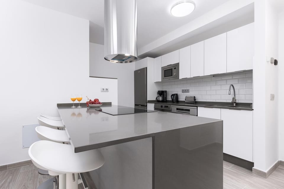Kitchen or kitchenette, Dining area, dishwasher, oven, stove