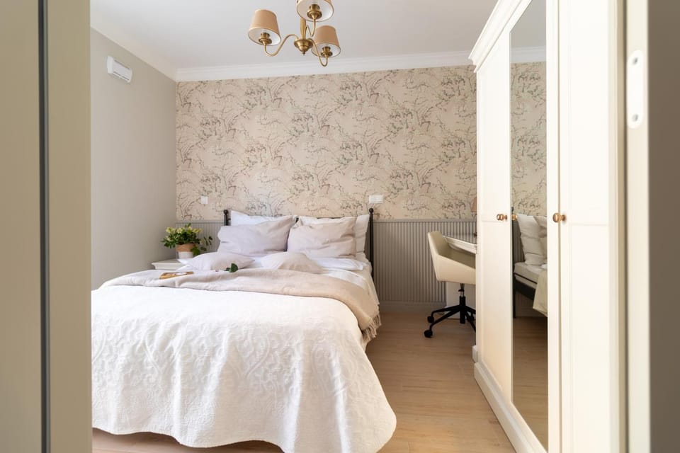 Bed, Bedroom, internet, wardrobe