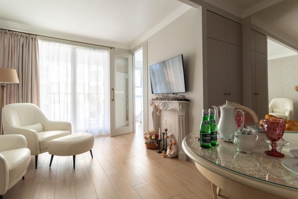 TV and multimedia, Living room, Dining area