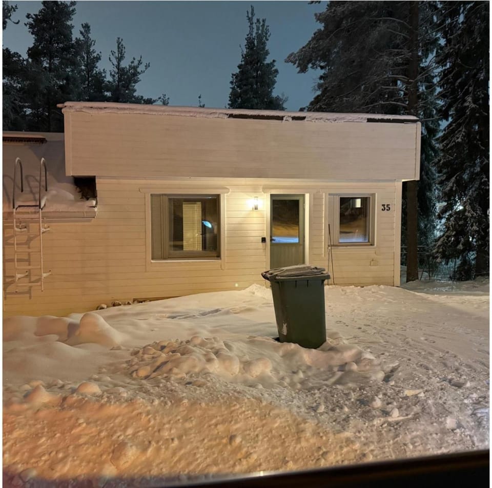 Spacious house 160m2 with own SAUNA, FREE PARKING, private yard area Apartment in Rovaniemi