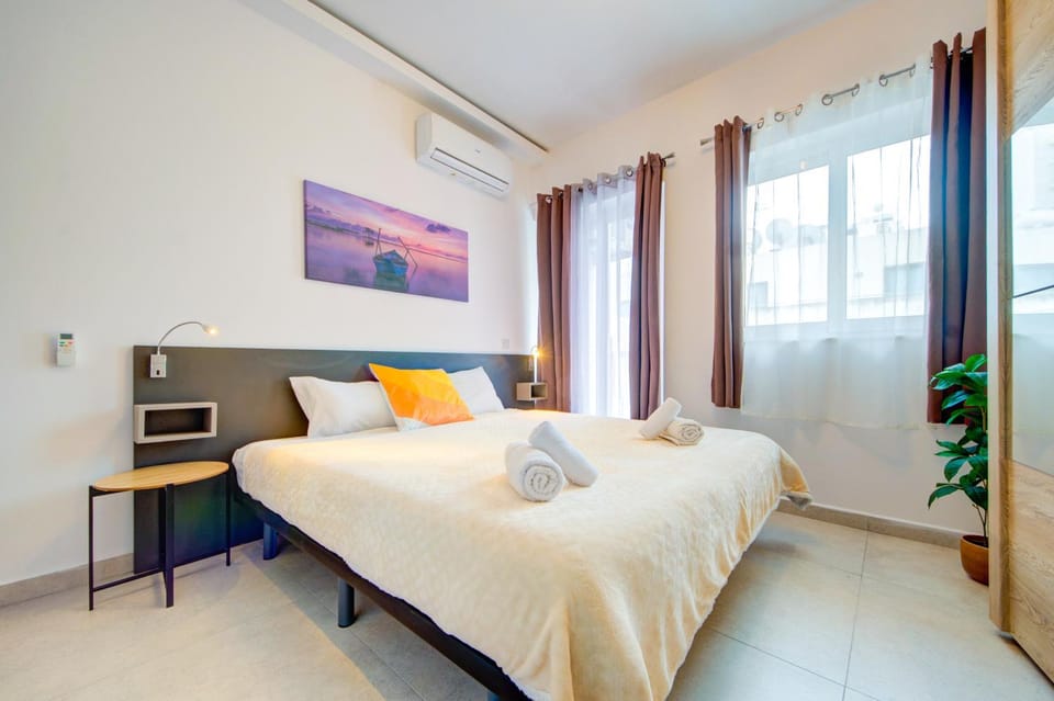 2 Bedroom Apartment with Balcony in St Julians, Paceville By Vaganza Apartment in Saint Julians