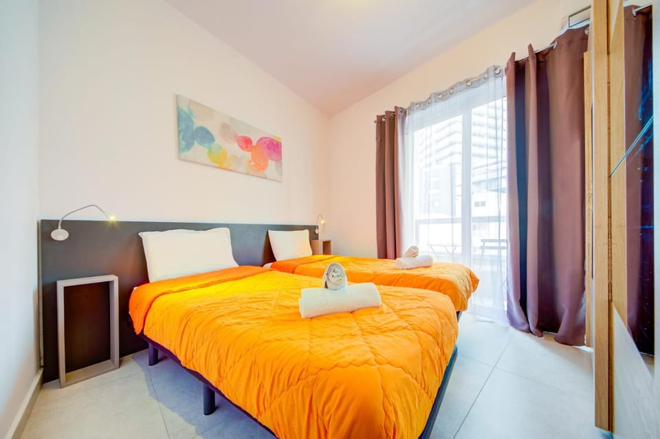 2 Bedroom Apartment with Balcony in St Julians, Paceville By Vaganza Apartment in Saint Julians