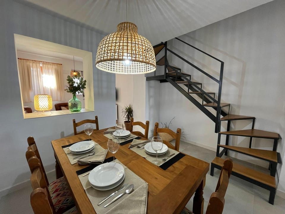 Food and drinks, Dining area, Food