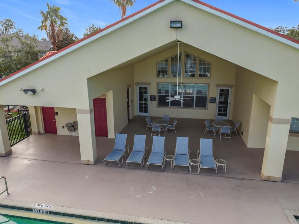 Property building, View (from property/room), Balcony/Terrace, Pool view, Swimming pool, sunbed