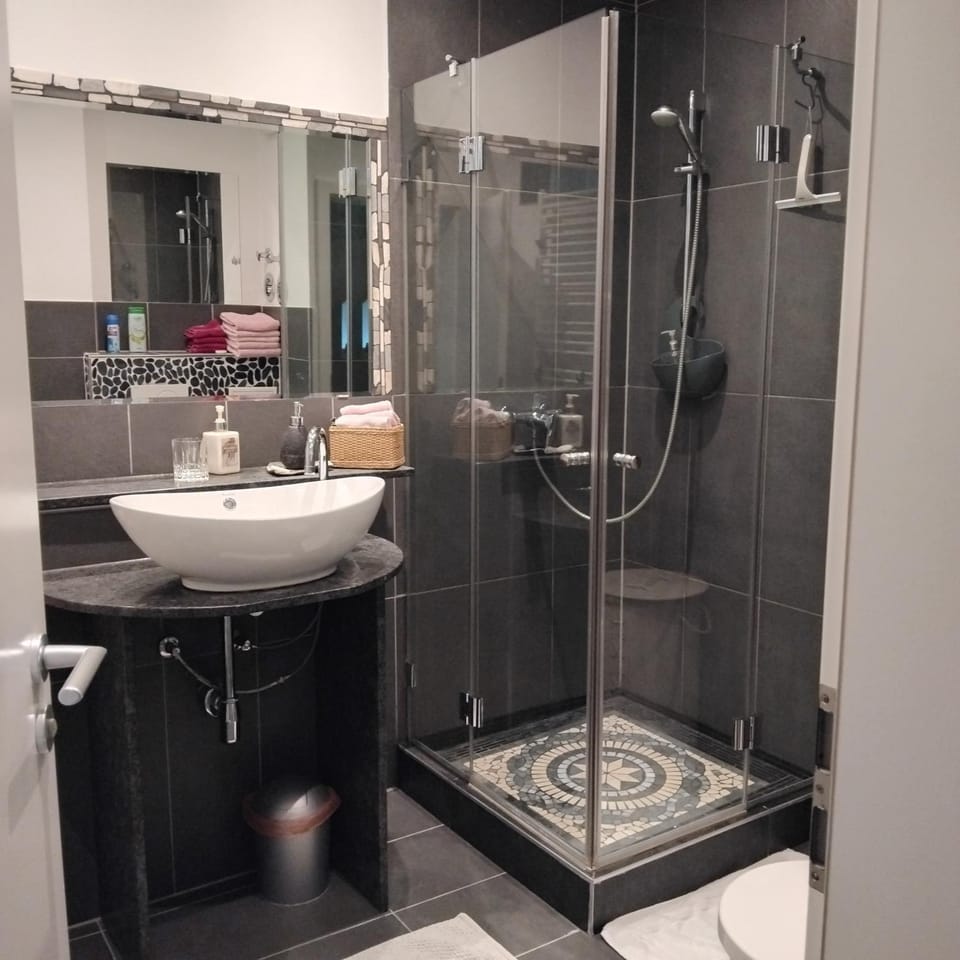Shower, Bathroom, towels