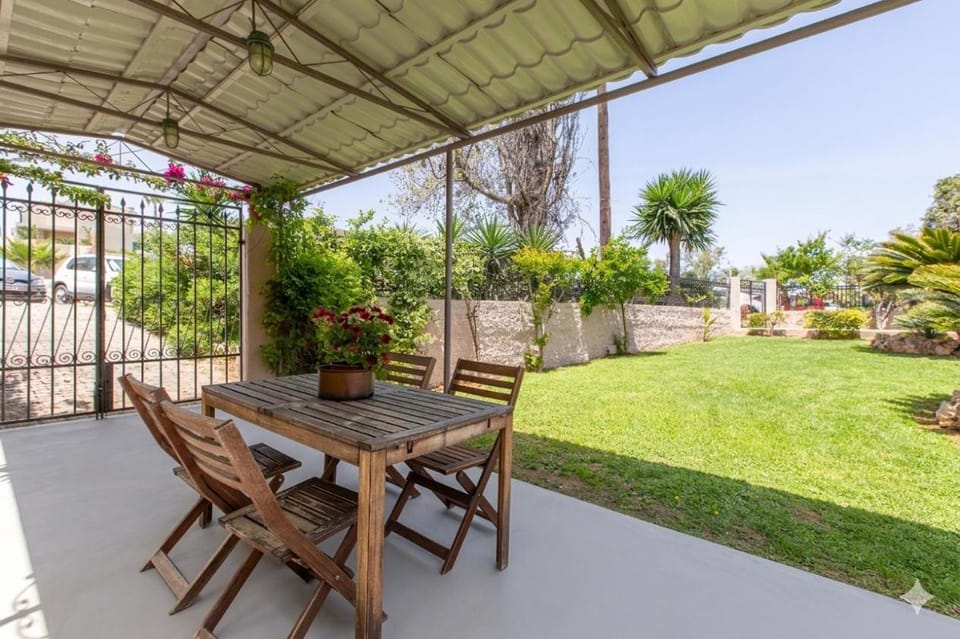 Patio, Garden, Dining area, Garden view