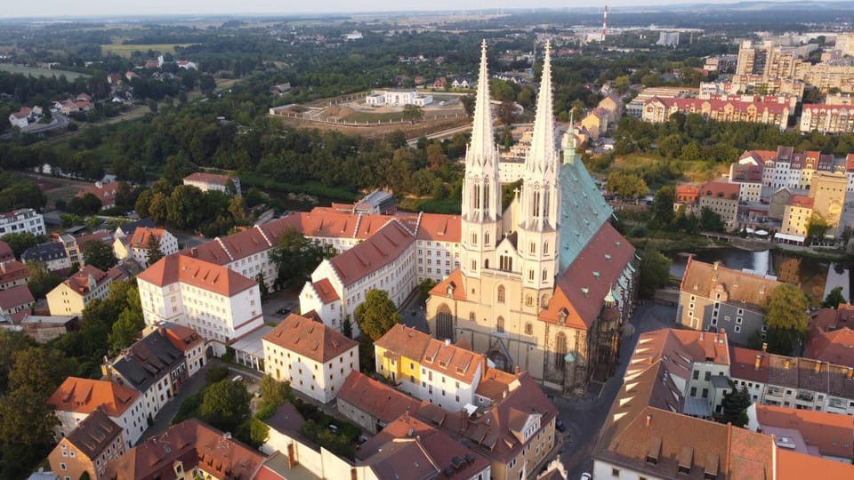 Nearby landmark, Bird's eye view