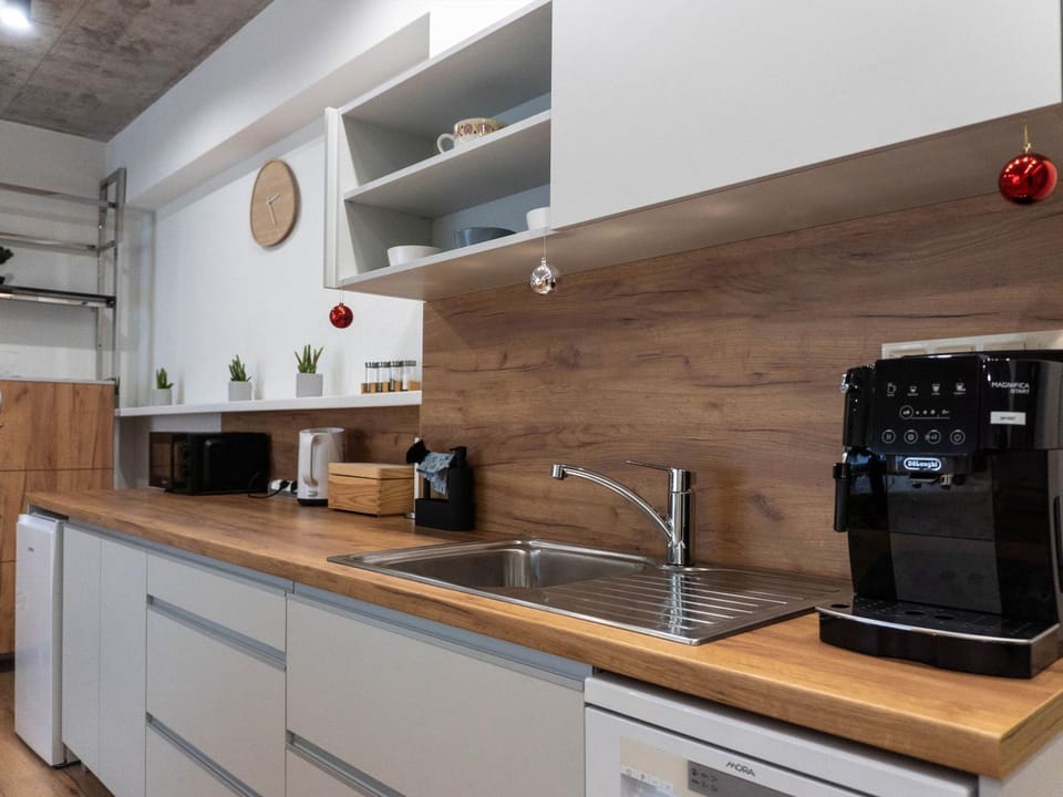 Communal lounge/ TV room, Coffee/tea facilities, Kitchen or kitchenette, Kitchen or kitchenette, Communal kitchen, dishwasher