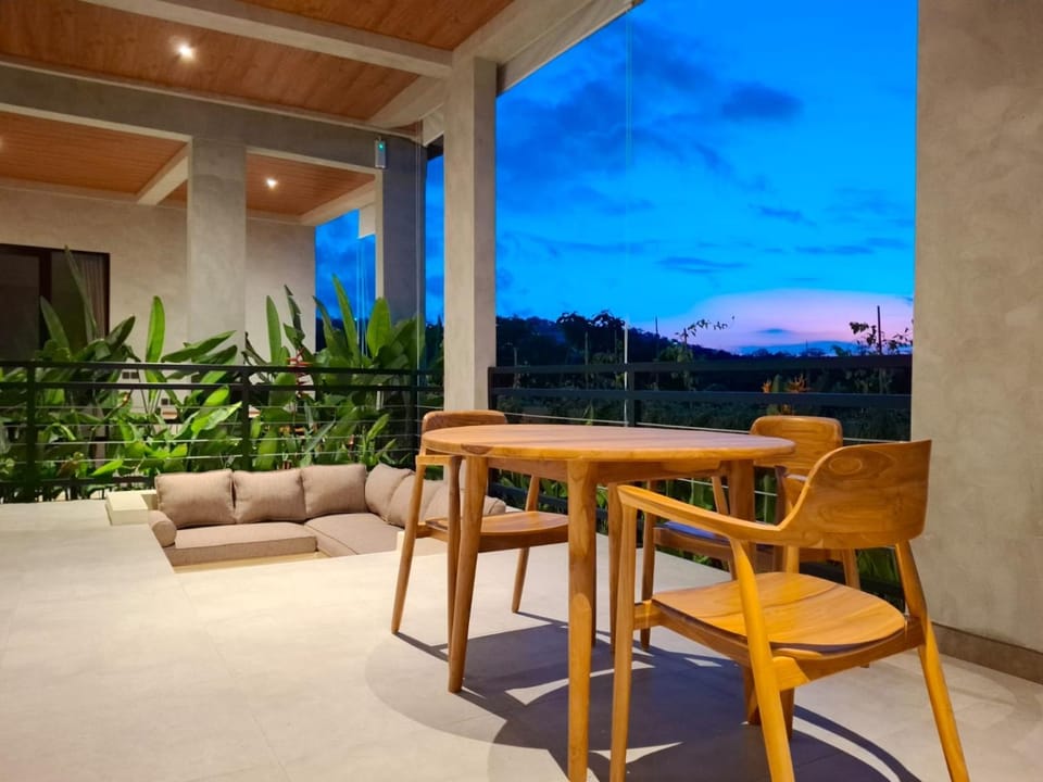 Natural landscape, View (from property/room), Balcony/Terrace, Seating area, Dining area, Mountain view
