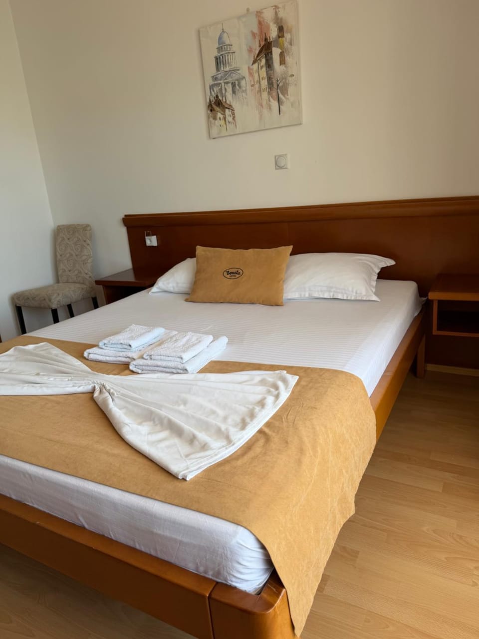 Bed, Bedroom, towels
