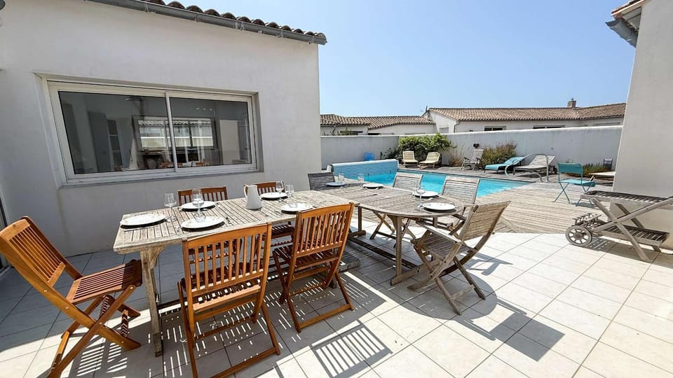 Patio, Balcony/Terrace, Balcony/Terrace, Dining area, Swimming pool, sunbed