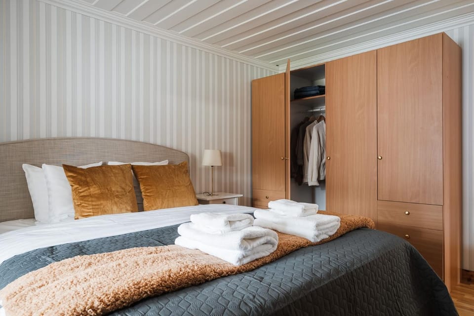 Bedroom, wardrobe