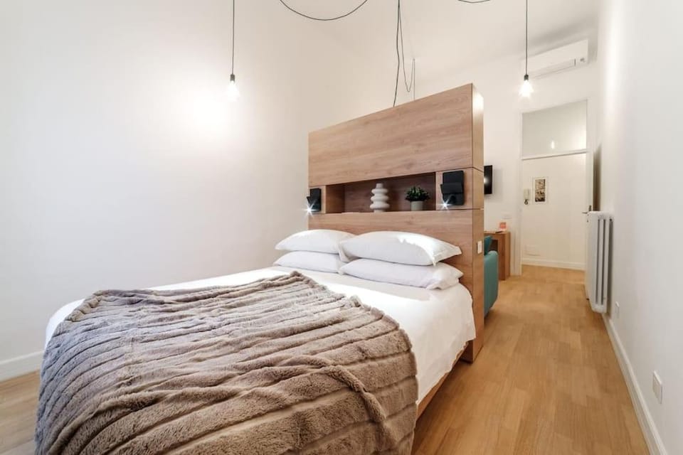 Bed, Photo of the whole room, Bedroom