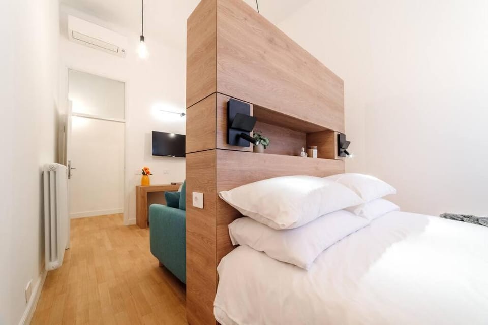 Bed, TV and multimedia, Photo of the whole room, Bedroom, internet, wardrobe, air conditioner
