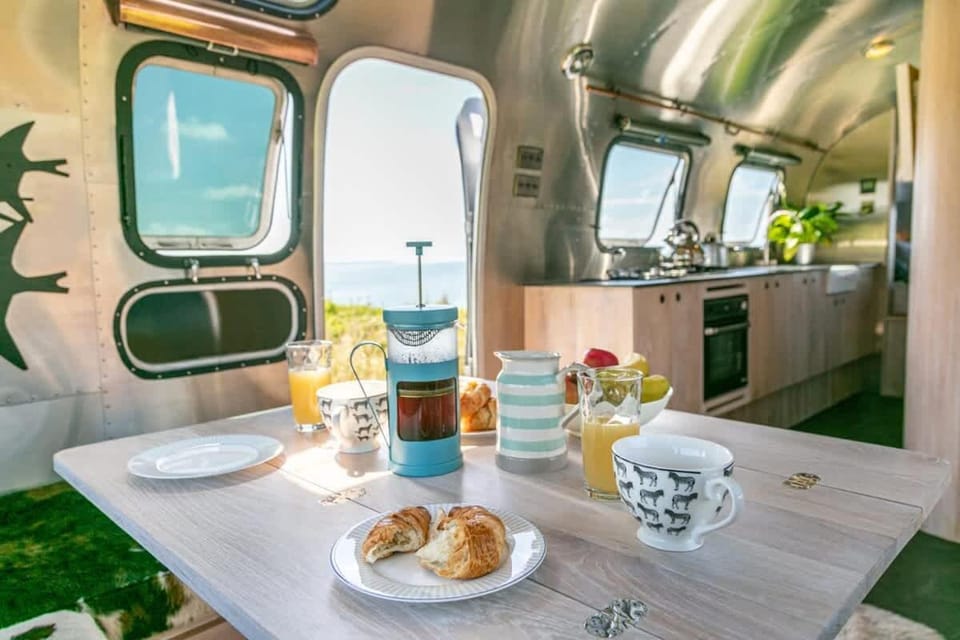 Airstream - Seabreeze Airstream Overlander in Pembrokeshire House in Nolton and Roch