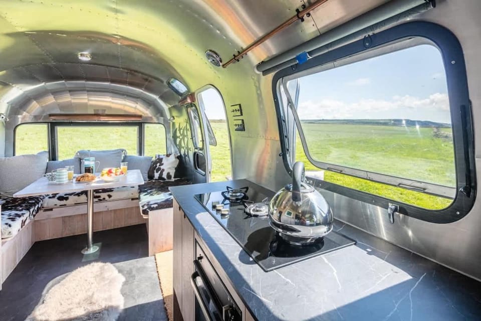 Airstream - Seabreeze Airstream Overlander in Pembrokeshire House in Nolton and Roch