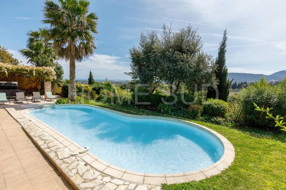 Villa de vacances 5 chambres piscine privée et vue mer panoramique Villa in Mandelieu-La Napoule