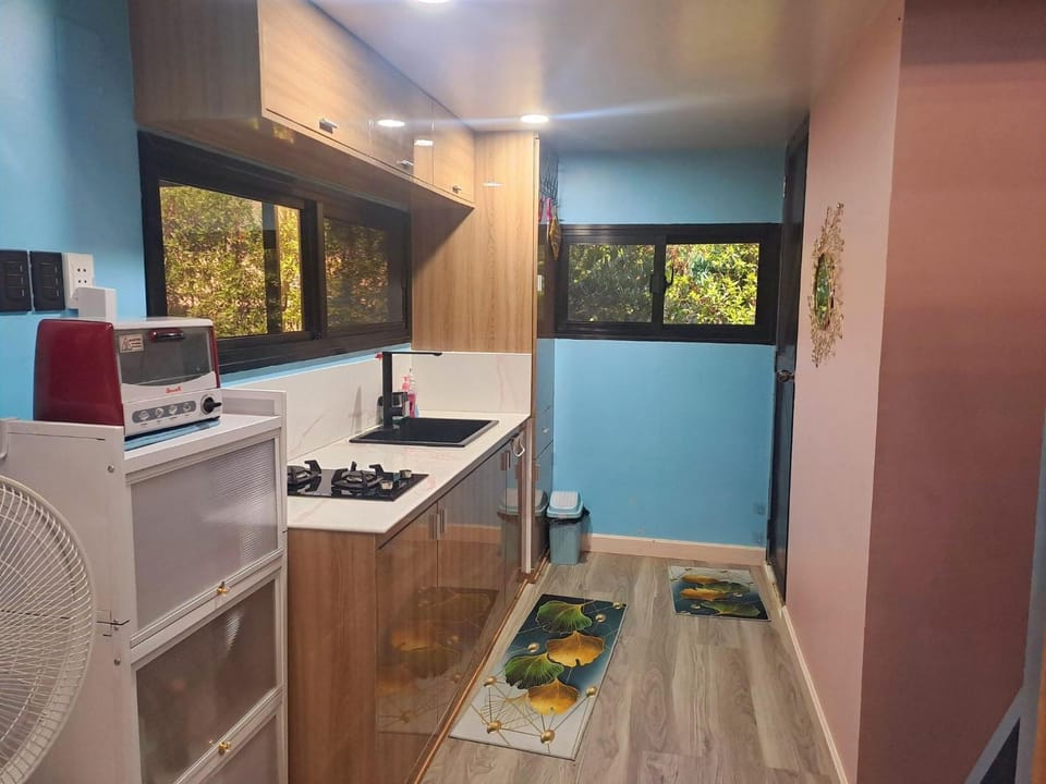 Kitchen or kitchenette, kitchen