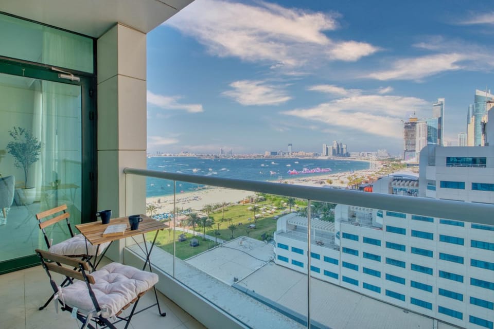 Classic Retreat in JBR with Private Beach Access Apartment in Dubai