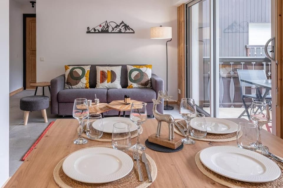 Seating area, Dining area