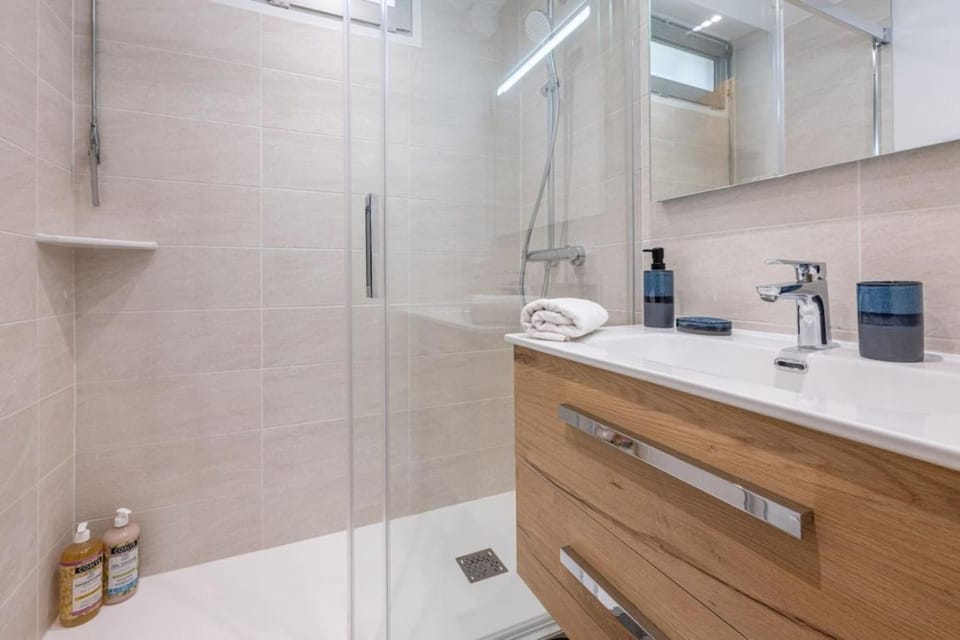 Clos Savoy - New Apartment Close to City center & Free parking - By Cozee Rentals Apartment in Chamonix