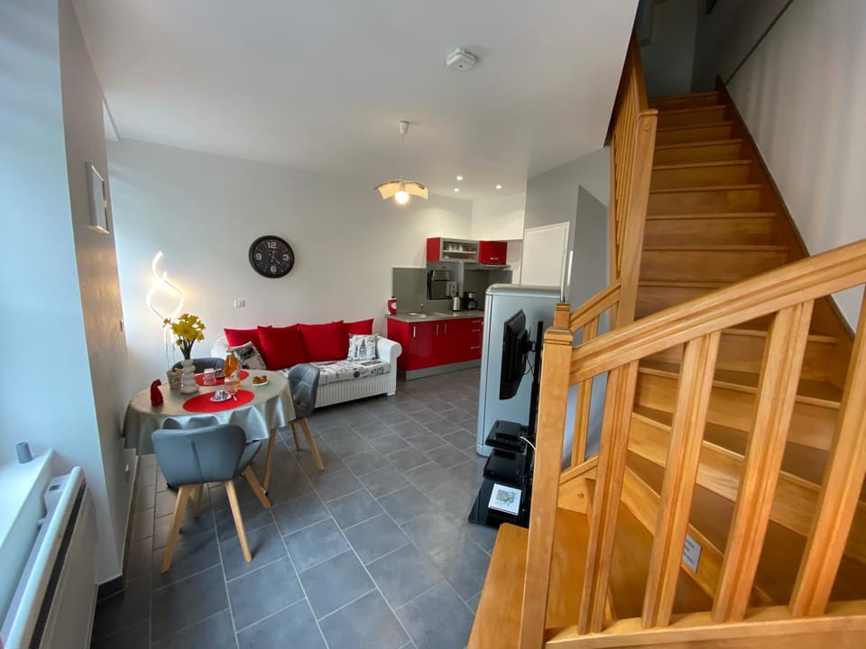 Kitchen or kitchenette, Seating area