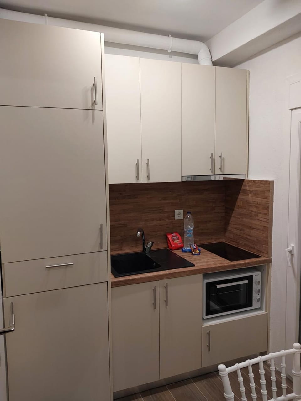 Kitchen or kitchenette, oven, stove