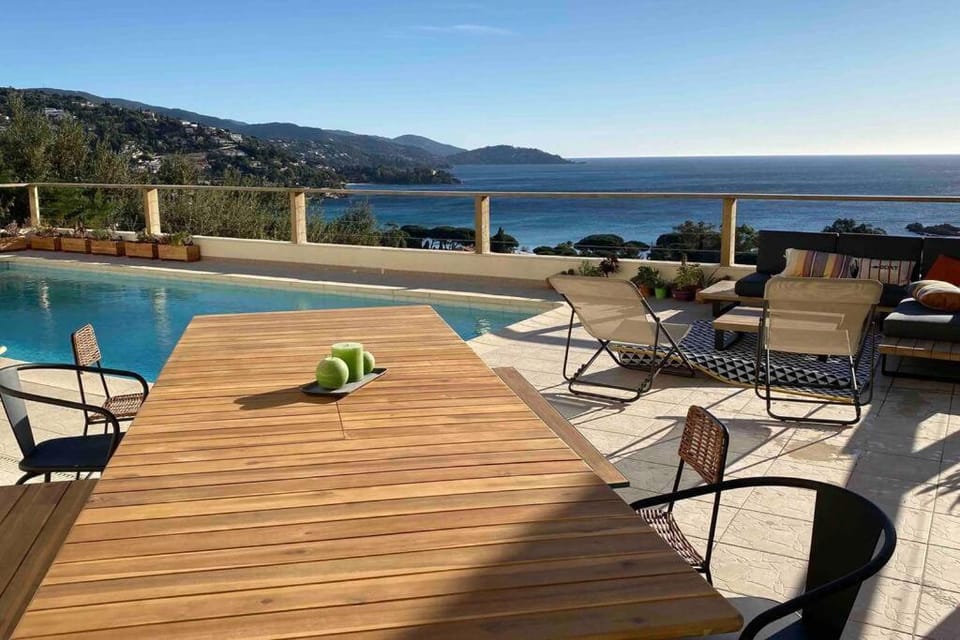 Patio, Balcony/Terrace, Dining area, Pool view, Sea view, Swimming pool, sunbed
