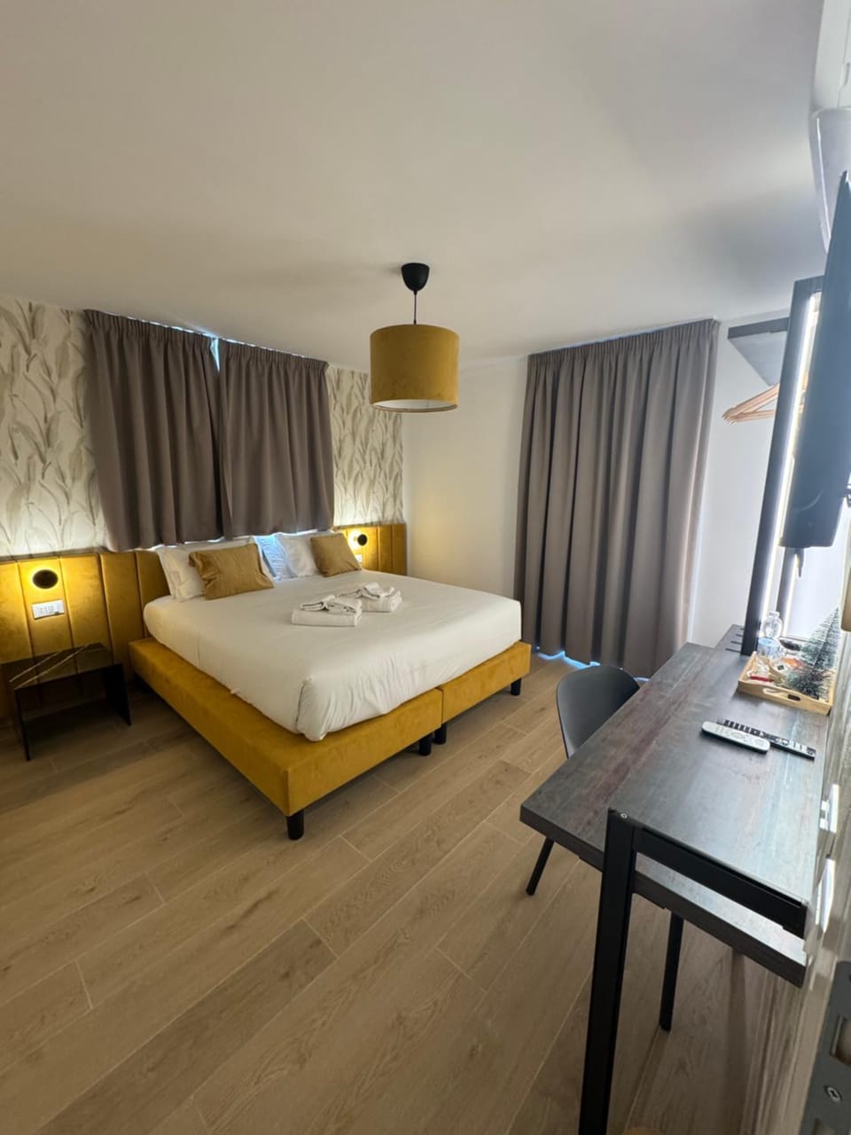 Bed, Photo of the whole room, Bedroom