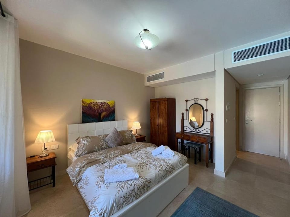 Bed, Photo of the whole room, Bedroom, wardrobe, air conditioner