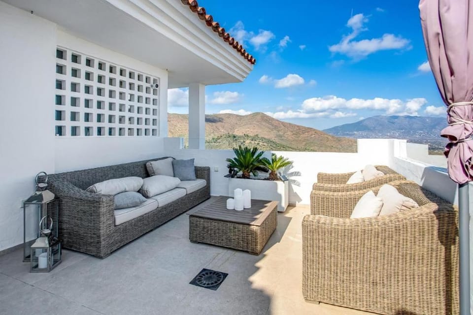 View (from property/room), Balcony/Terrace, Seating area, Mountain view