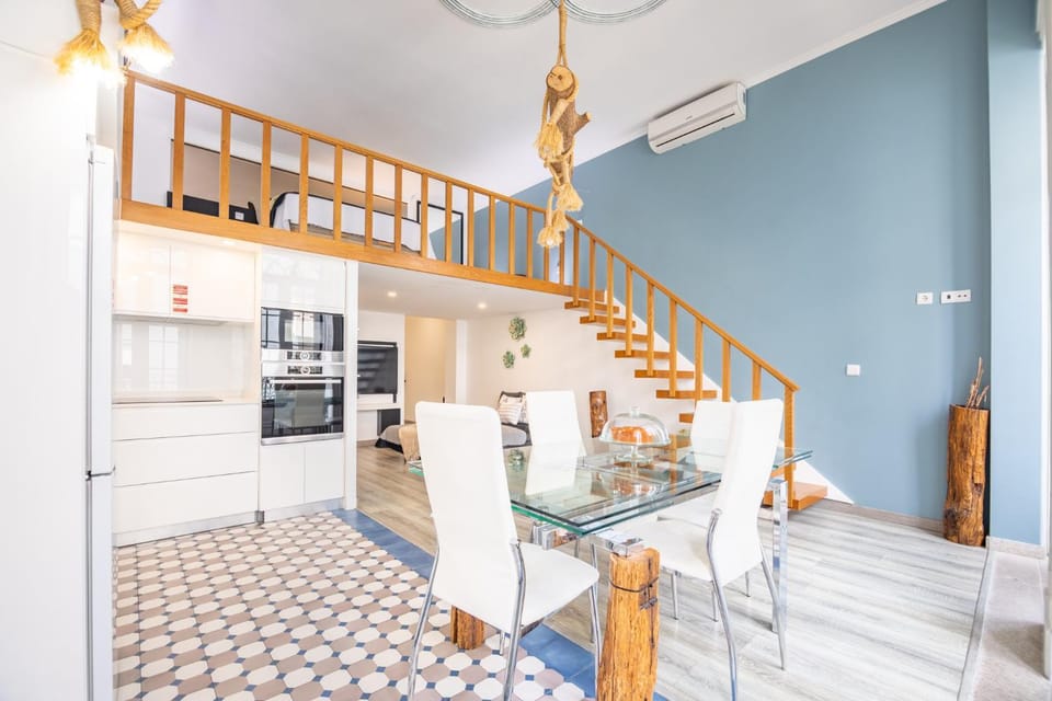 Kitchen or kitchenette, Seating area, Dining area