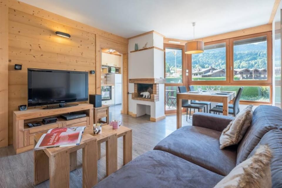 TV and multimedia, Living room, Dining area, Evening entertainment