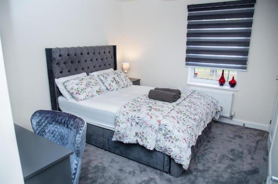 Modern 3 Bedroom Home in Newcastle - Parking House in Newcastle upon Tyne