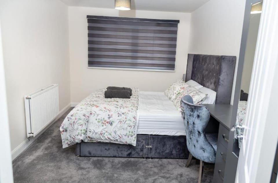 Modern 3 Bedroom Home in Newcastle - Parking House in Newcastle upon Tyne