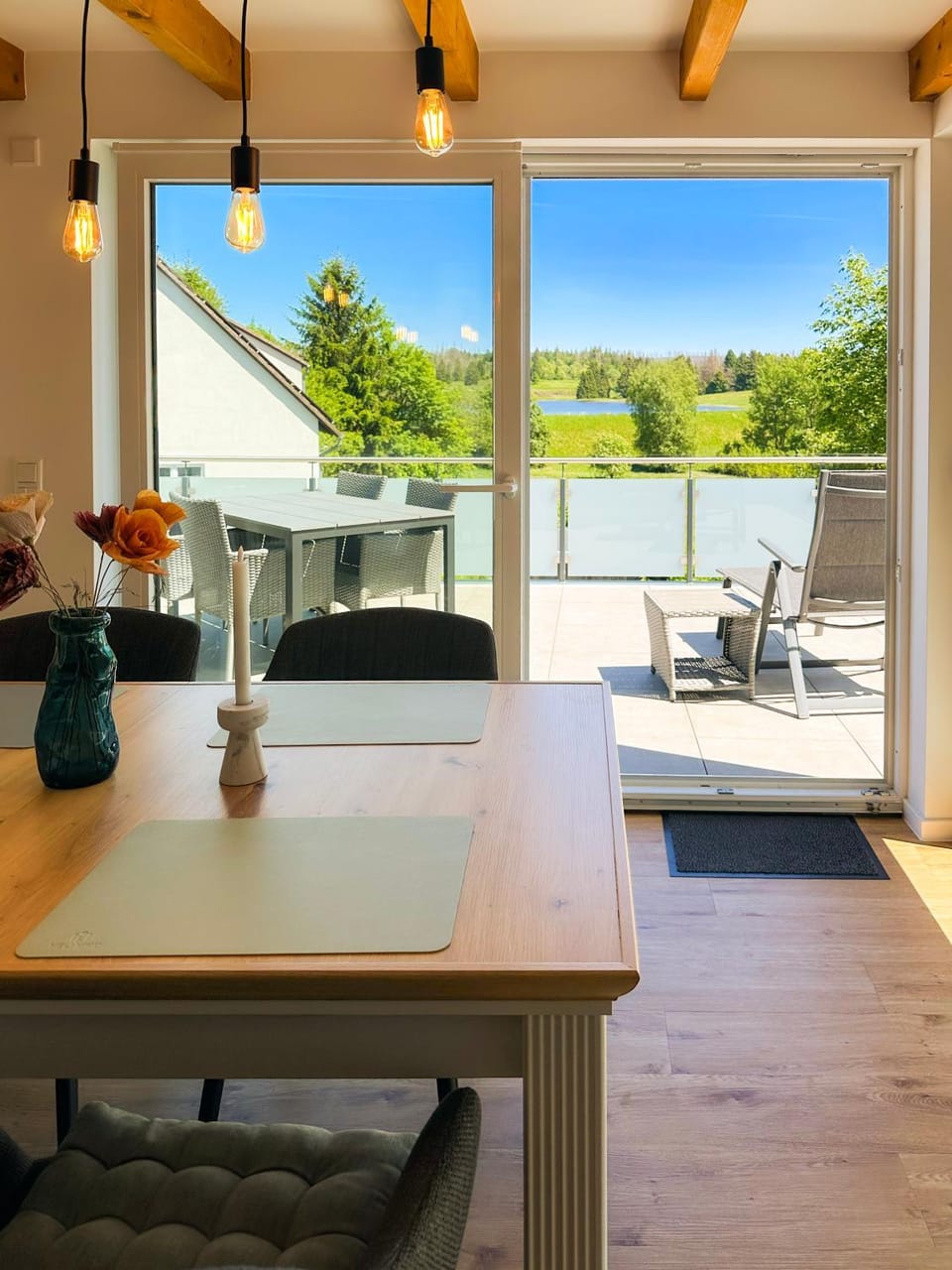 Balcony/Terrace, Dining area, Lake view
