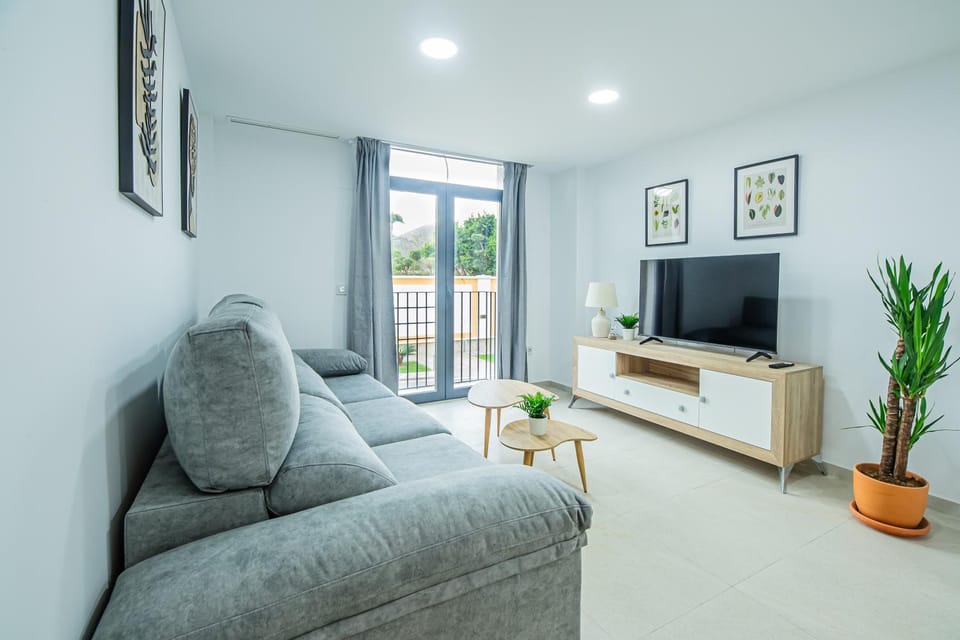Communal lounge/ TV room, TV and multimedia, Living room, Seating area, Evening entertainment