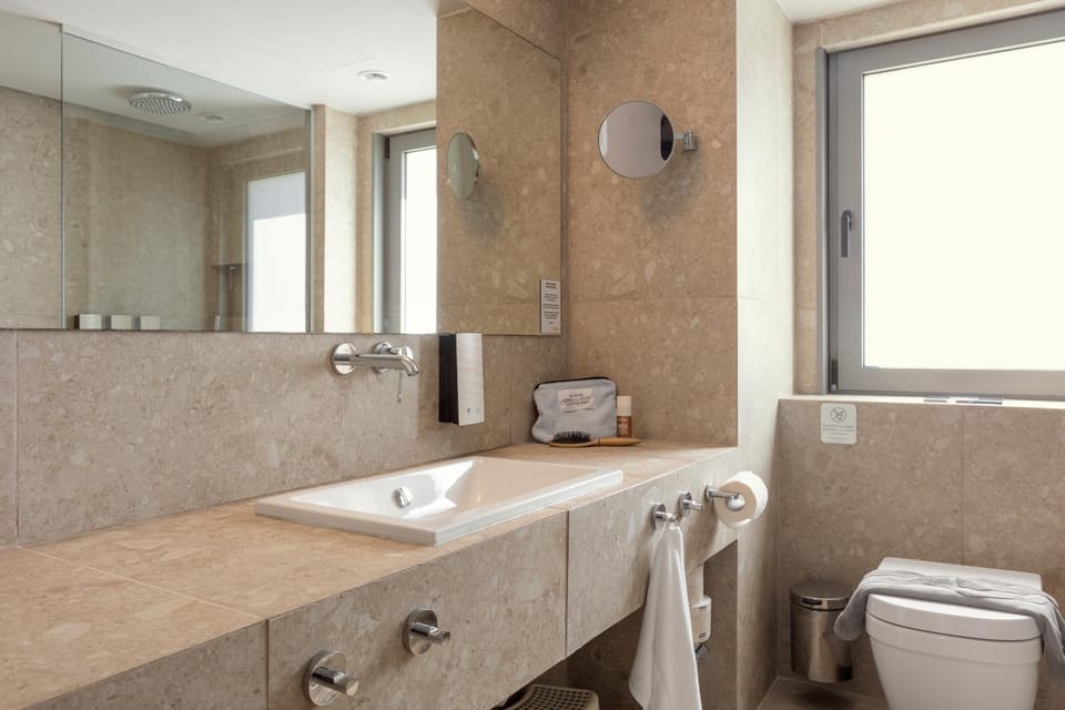 Shower, Toilet