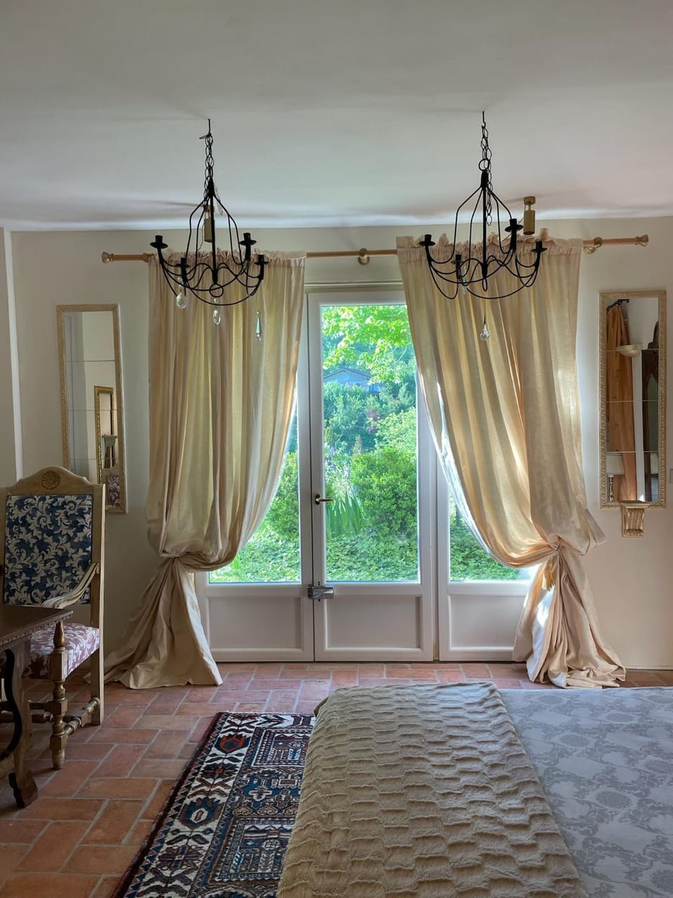 Photo of the whole room, Seating area, Bedroom